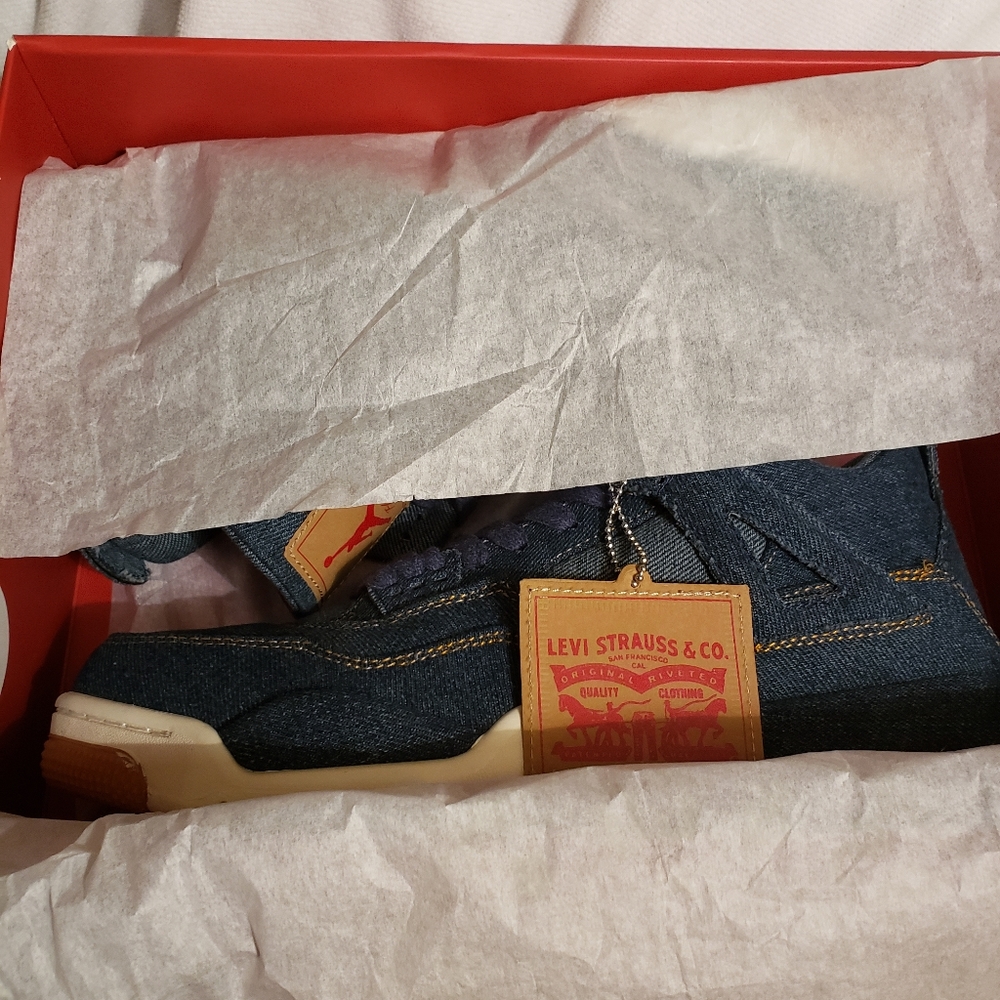 Air Jordan 4 Retro Levi's NRG